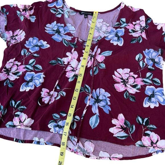 KENDALL & KYLEE women’s size L short sleeve V-neck top - Picture 5 of 8